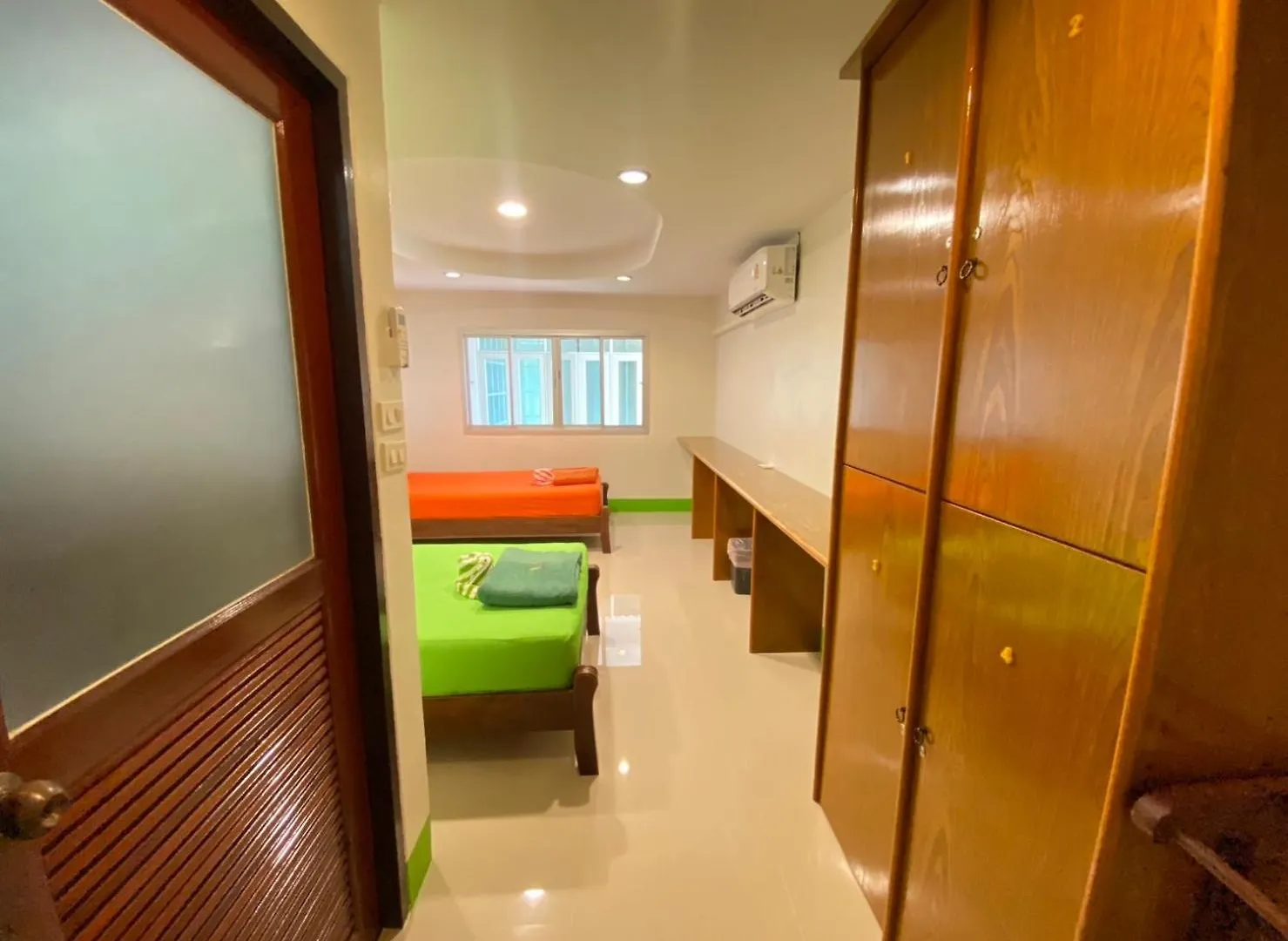 Lotus Hostel Beach Ko Tao Thailand