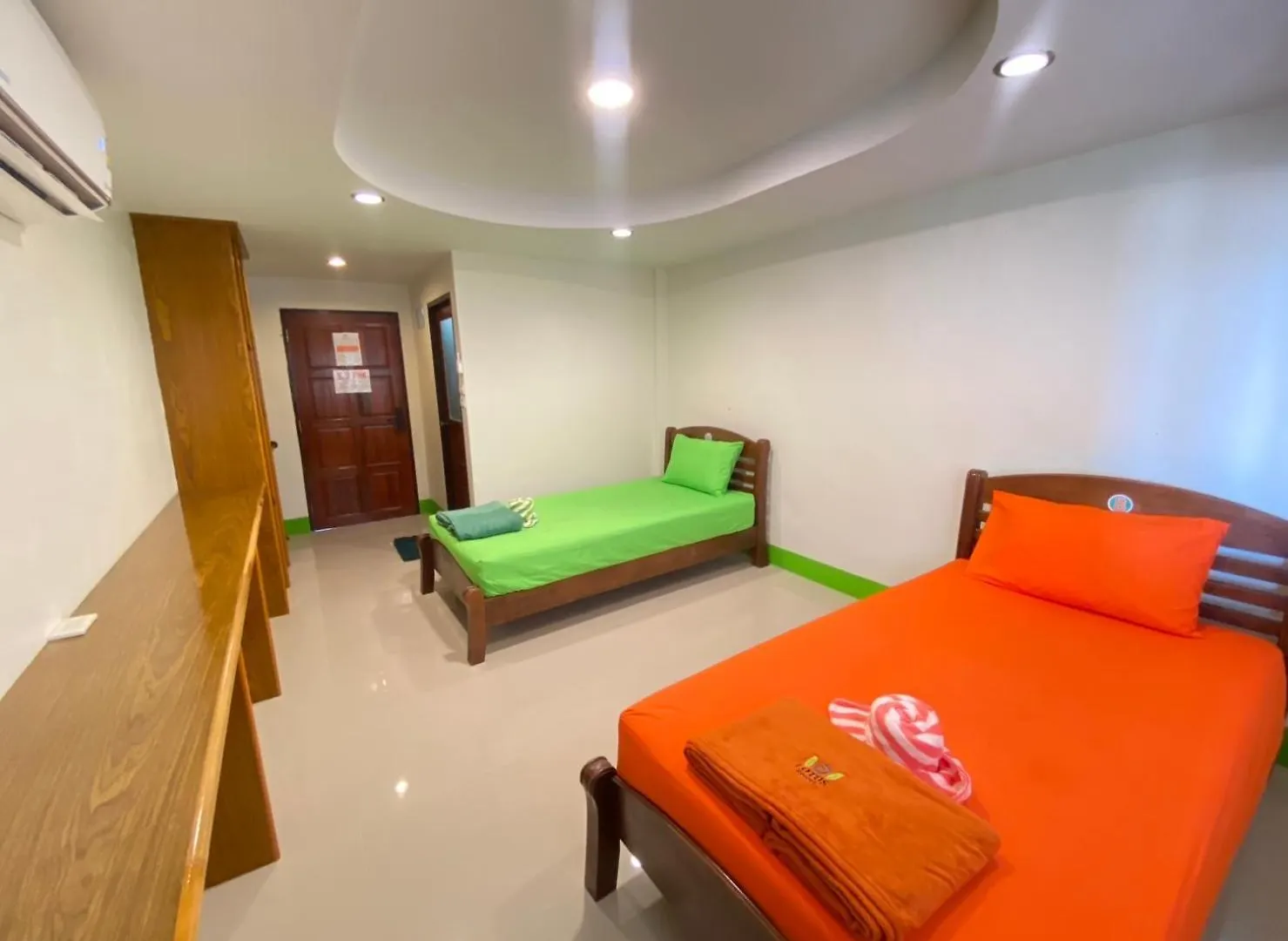 Lotus Hostel Beach Ko Tao
