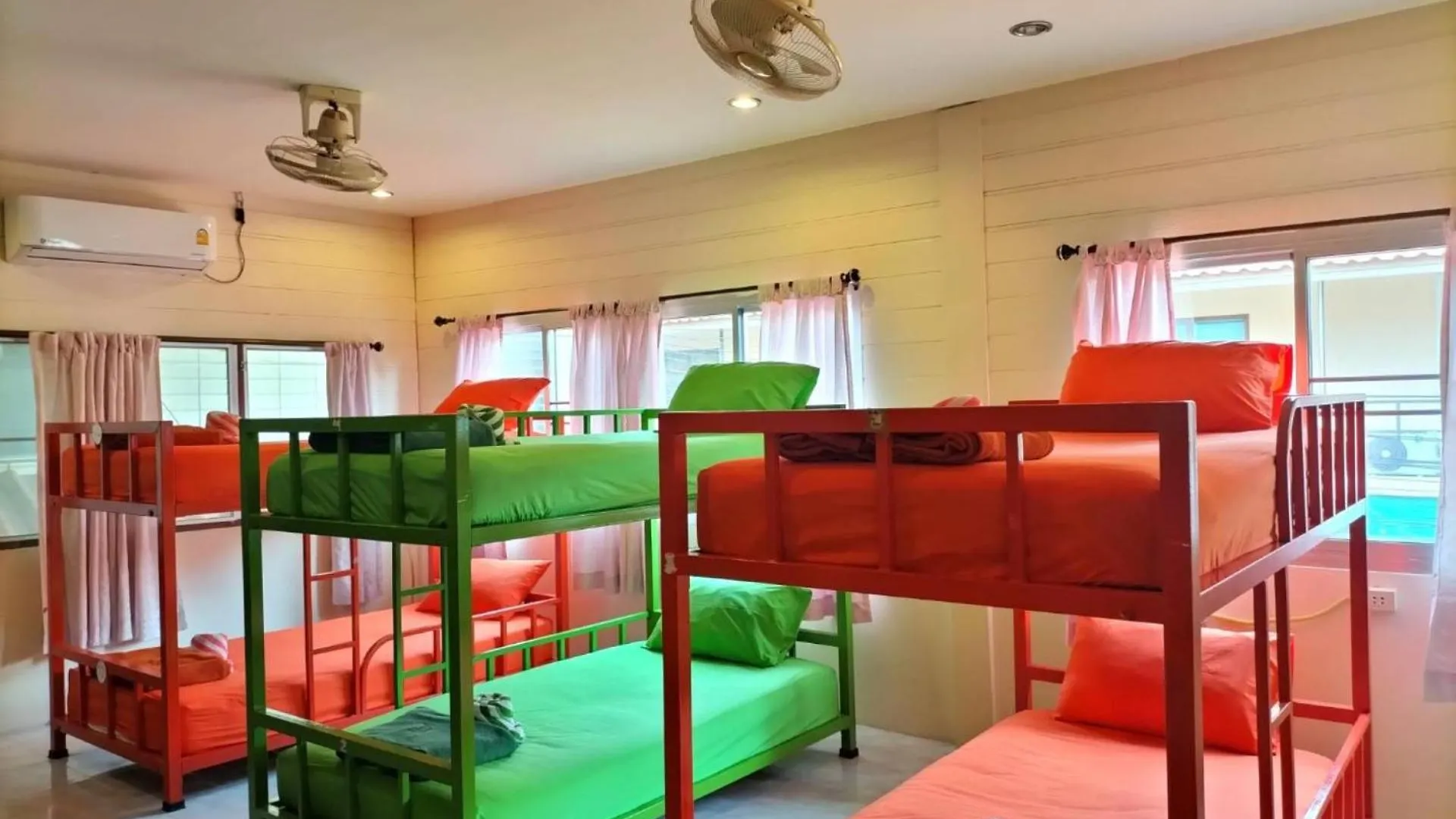 Lotus Hostel Beach Ko Tao 0*,  Thailand
